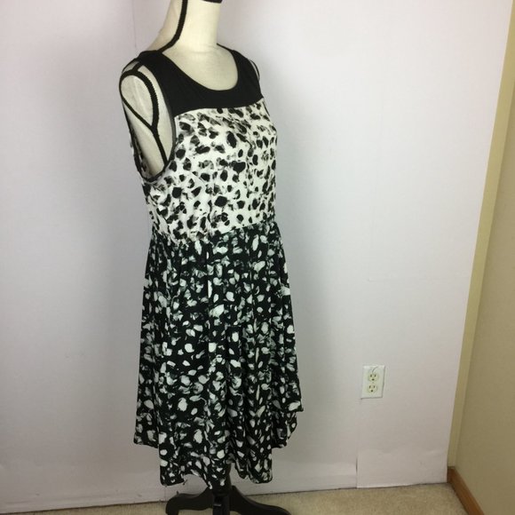 Like new!! Simply Vera Vera Wang Dress L Black White Sleeveless Elastic Wasit - Picture 6 of 14